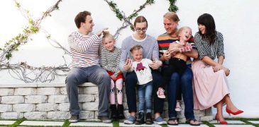 Is it important for family photos to wear the same outfit?